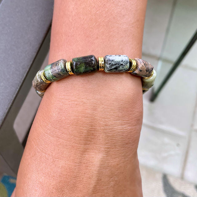 Serpentine barrel-shaped stretch bracelet